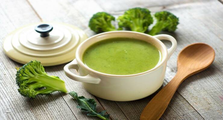 Фото к статье: Яркий суп из брокколи