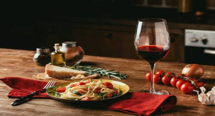 Фото к статье: Рецепты с вином: 5 блюд, которые вам стоит попробовать
