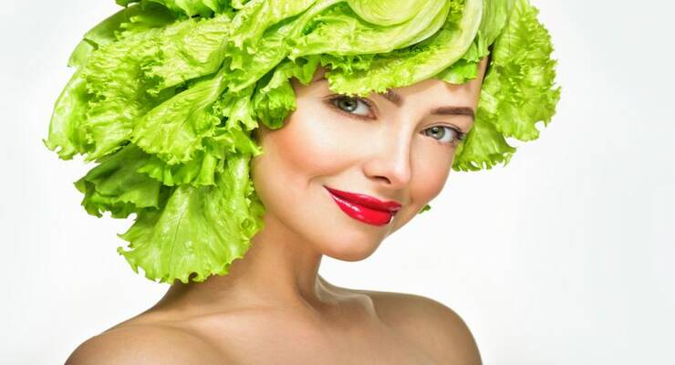 Фото к статье: Каких витаминов не хватает волосам весной