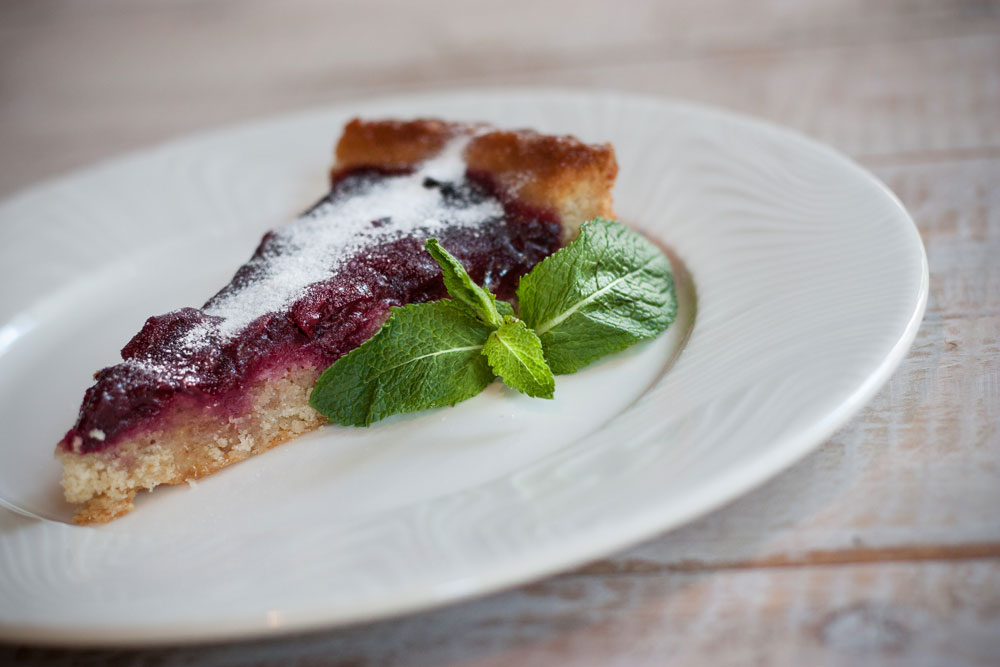 Cherry meringue cake 🍒