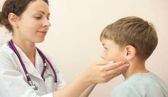Сложный узел: почему у ребенка увеличиваются лимфоузлы