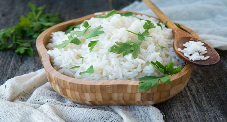 Фото к статье: Как правильно разогреть вчерашний рис