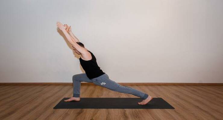 Фото к статье: Мужская йога: асаны для развития силы и гибкости