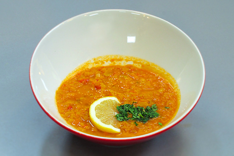 Индийский суп с чечевицей и куриным фаршем