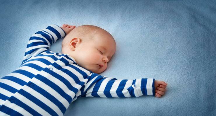 Фото к статье: Сон малыша: что делать, если  кроха перепутал день с ночью