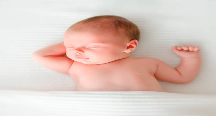 Фото к статье: Нужно ли пеленать новорожденного?