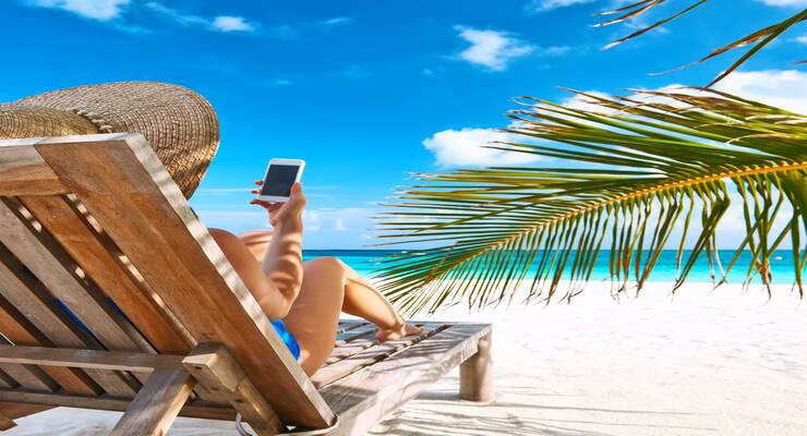 Фото к статье: Почему вам стоит поменьше использовать смартфон в отпуске