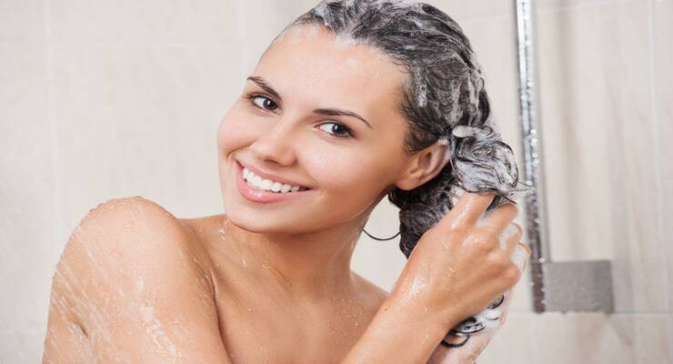 Почему нельзя мыть кожу и волосы хозяйственням мылом - «ФАКТЫ»