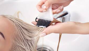 4 салонные процедуры для волос, от которых больше вреда, чем пользы