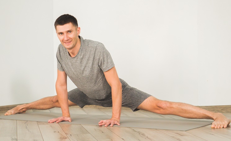 Фото к статье: 8 асан йоги, которые помогут вам сесть на шпагат