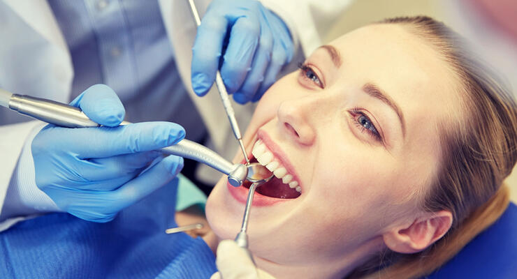Фото к статье: Фторирование зубов: 4 случая, когда вам стоит его сделать 