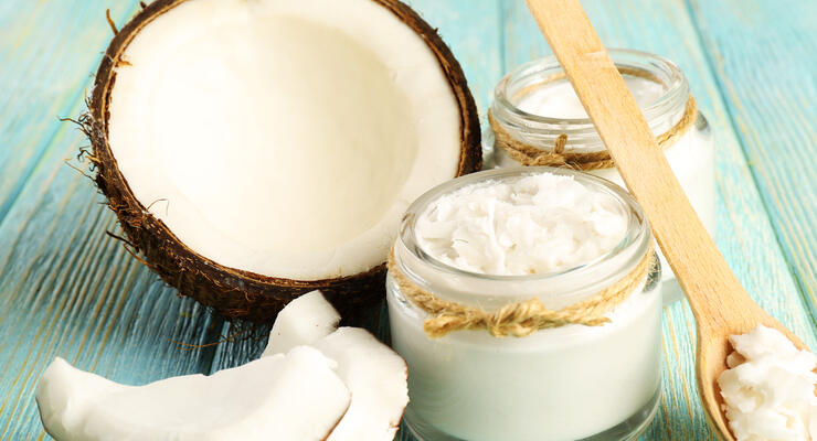 Фото к статье: 5 лучших способов использовать кокосовое масло для ухода за волосами