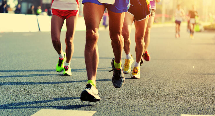 Фото к статье: Болят колени после бега: почему и что делать
