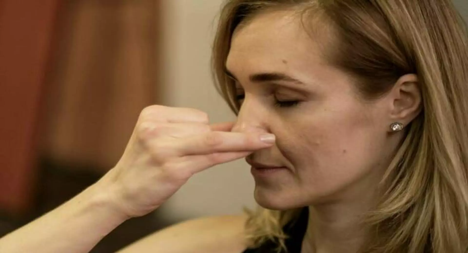 Как сделать ненастоящий пирсинг носа: 12 шагов