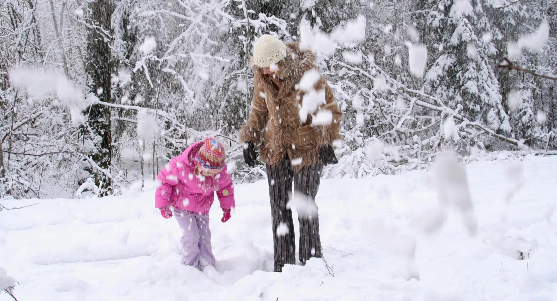 Фото к статье: Можно ли гулять с ребенком при температуре