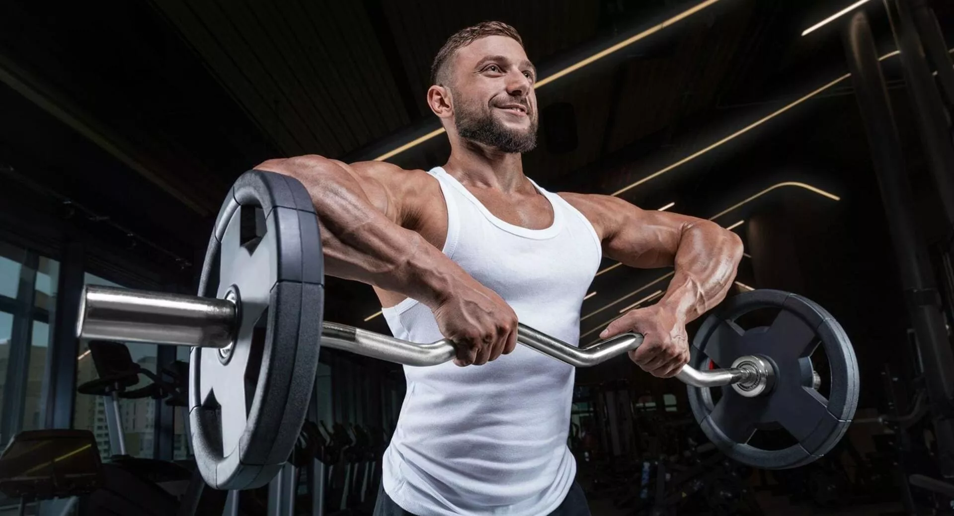 Фото к статье: Тяга штанги к подбородку: преимущества упражнения и техника выполнения