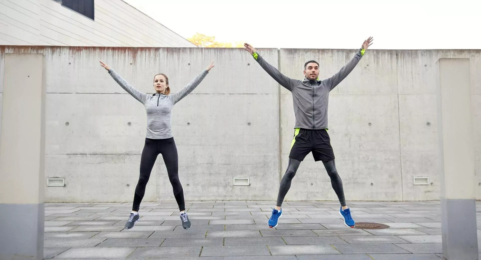 Фото к статье: Кардиотренировка дома: 10 вариантов прыжков Джека для любой цели 