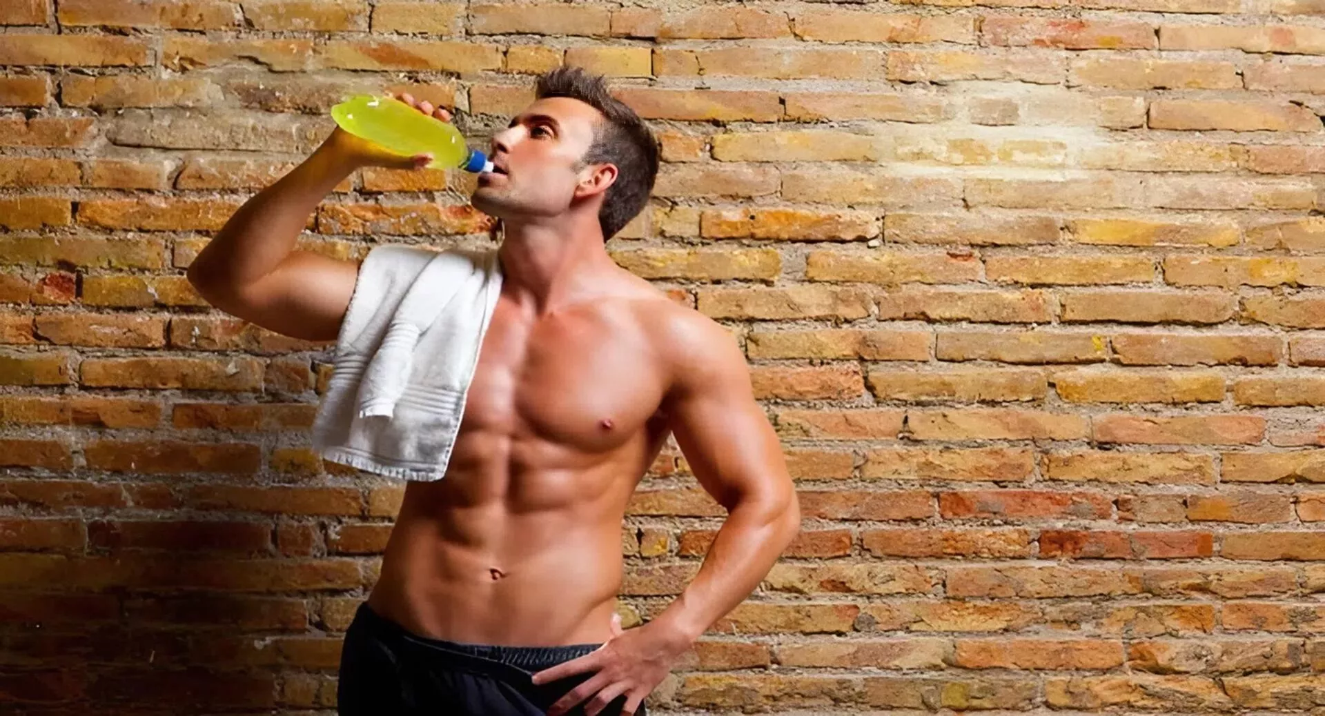 Фото к статье: Можно ли пить энергетик перед тренировкой?