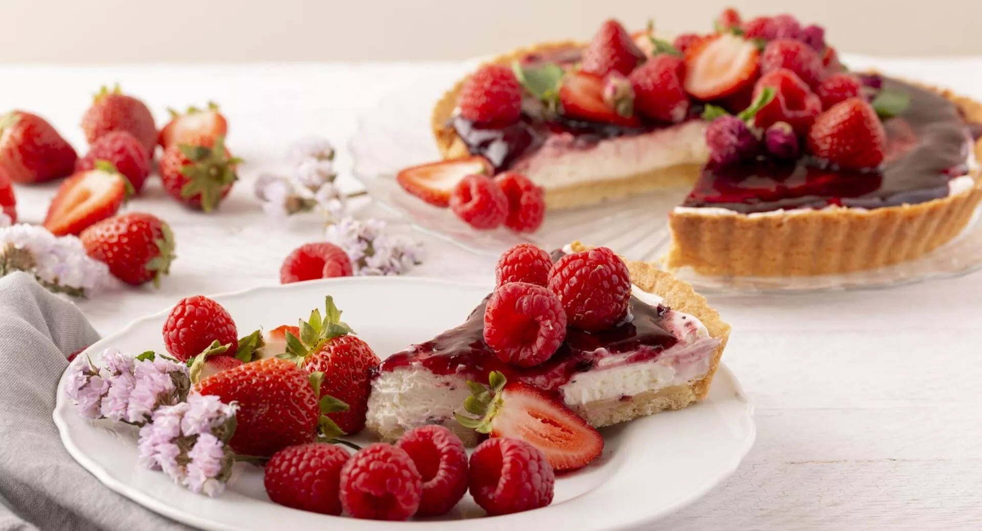 Фото к статье: Десерты с ягодами: как приготовить вкусно и легче, чем обычные сладости