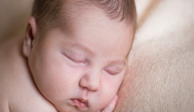 Как быстро уложить ребенка спать: полезные советы и техники укладывания