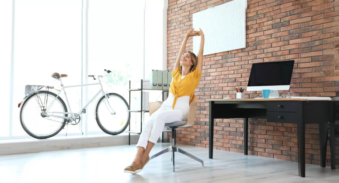 Тренировка живота и пресса, сидя на стуле: упражнения для начинающих