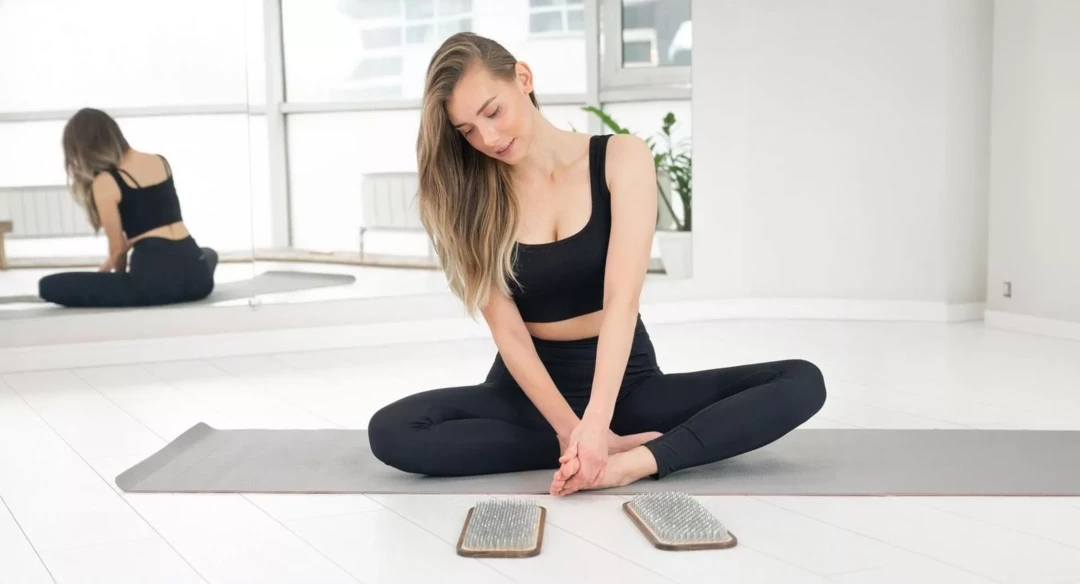 Йога на гвоздях: польза и вред доски садху для здоровья