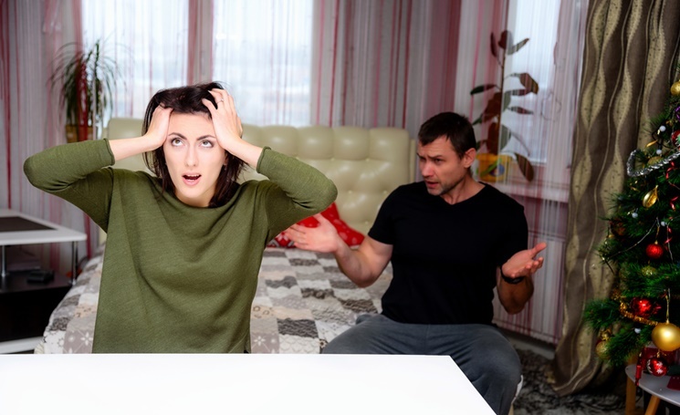 Семейная ссора в комнате